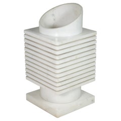 1970 Mármol Blanco de Carrara Diseño Modernista Italiano Escultura Moderna Lámpara de Mesa