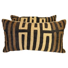 Pareja de almohadas africanas de tela kuba