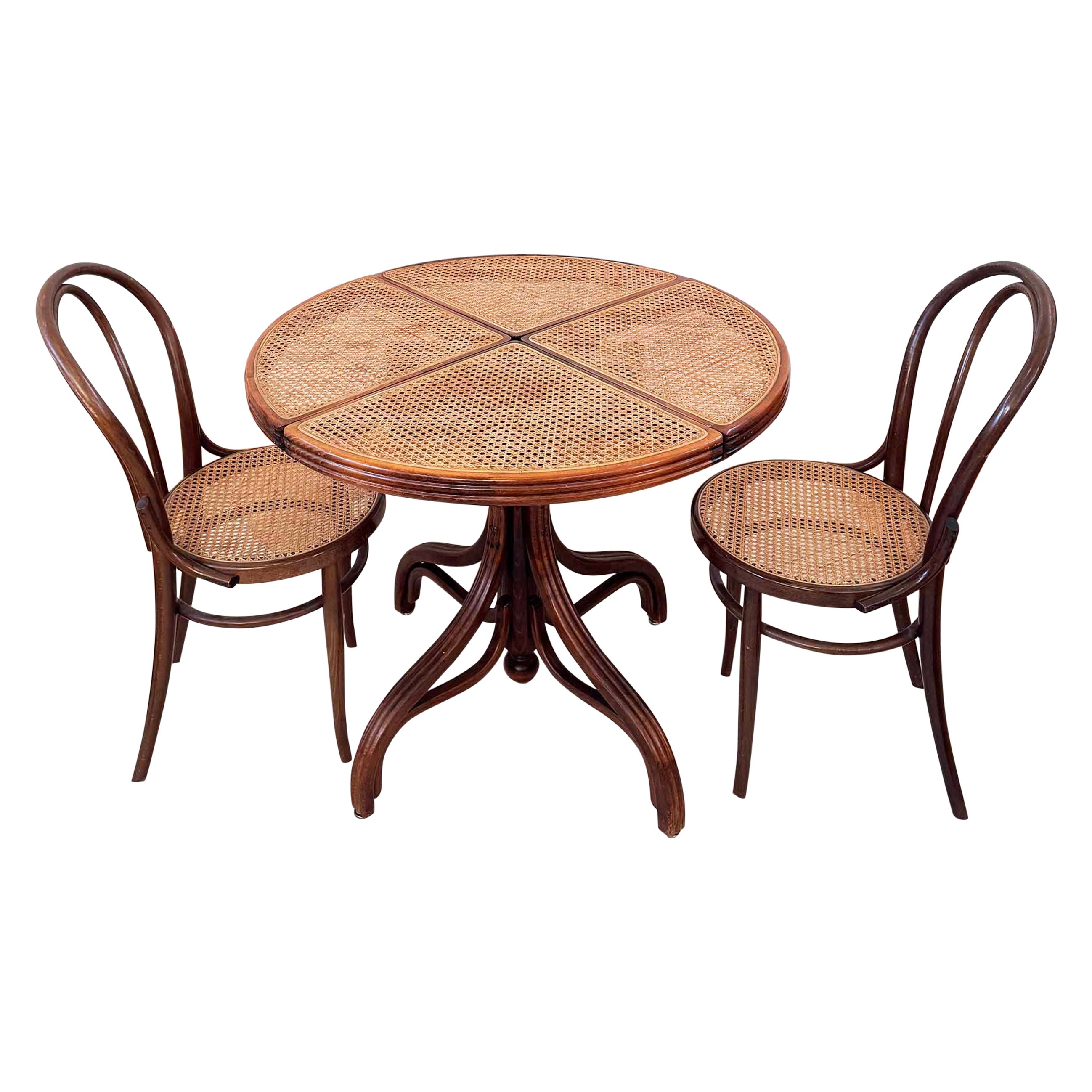 Cerisier + canne viennoise Table ronde + 2 chaises Attr. Mundus Thonet, Italie, années 40