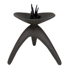 Escultura Challis de Cerámica Construida a Mano en Negro Mate con "Llama Negra" Esmaltada