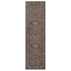 Chemin de table tissé à la main Antiquities Circa-1900 Stylized Indian Floral Agra Runner (Chemin de table indien à fleurs stylisées)