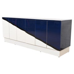 Directional Postmoderne blau-weiß lackierte Sideboard-Anrichte oder Barschrank