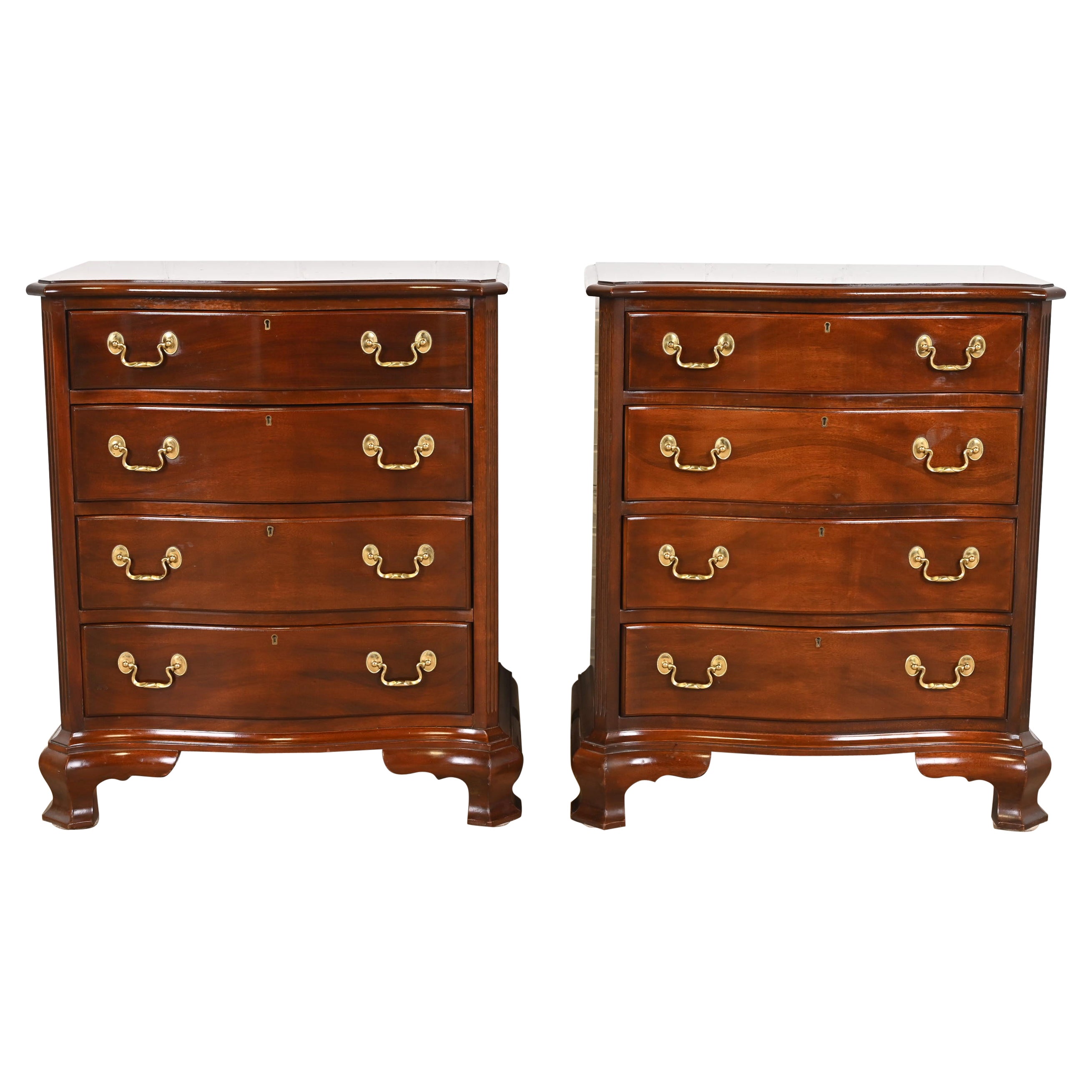 Pareja de cómodas georgianas de caoba maciza tallada Councill Furniture en venta