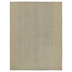 Rug & Kilim è un kilim contemporaneo a strisce beige e blu