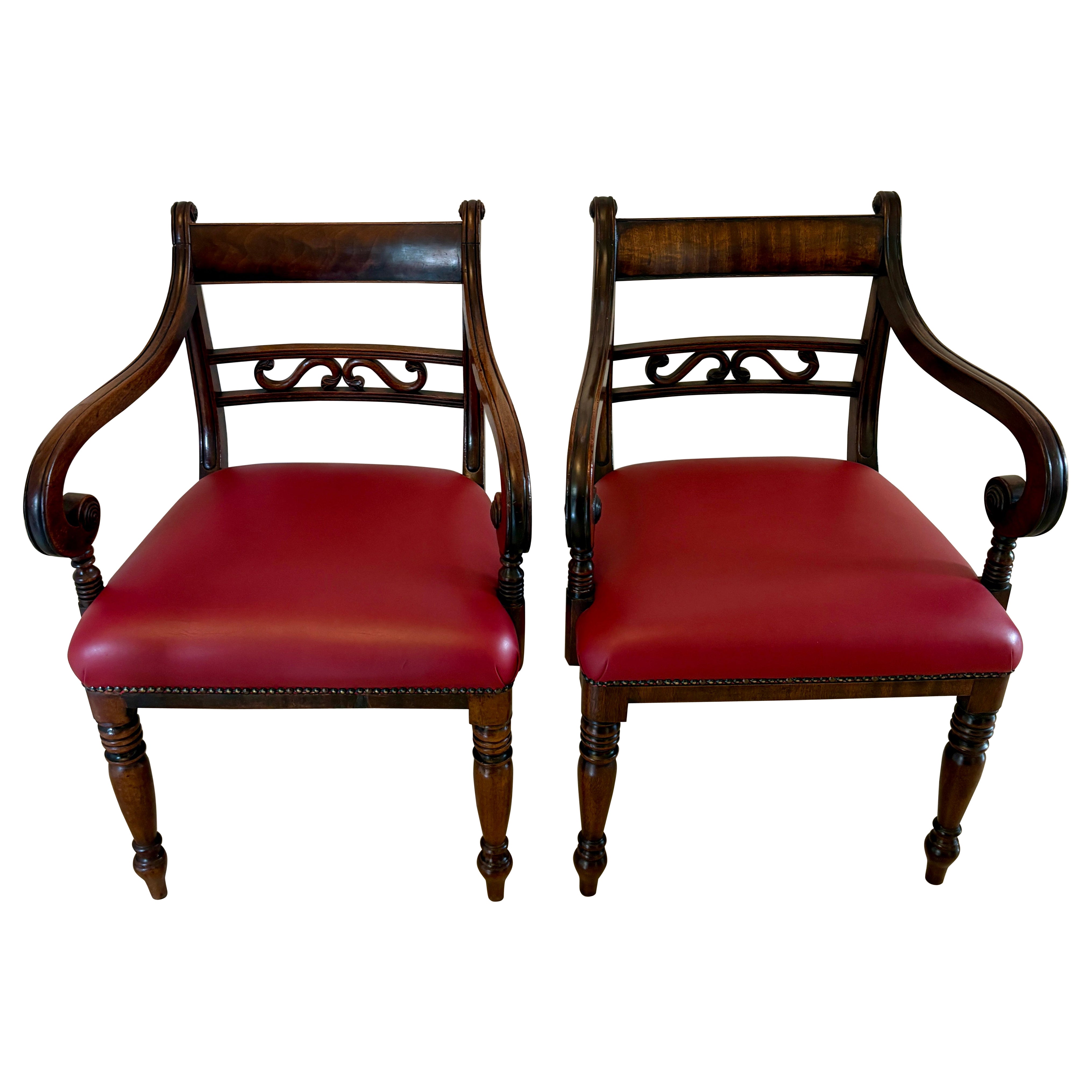 Pareja de sillas de escritorio antiguas de caoba de calidad Jorge III