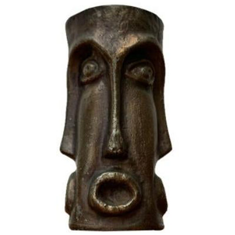 Vaso brutalista di metà secolo con faccia astratta in bronzo