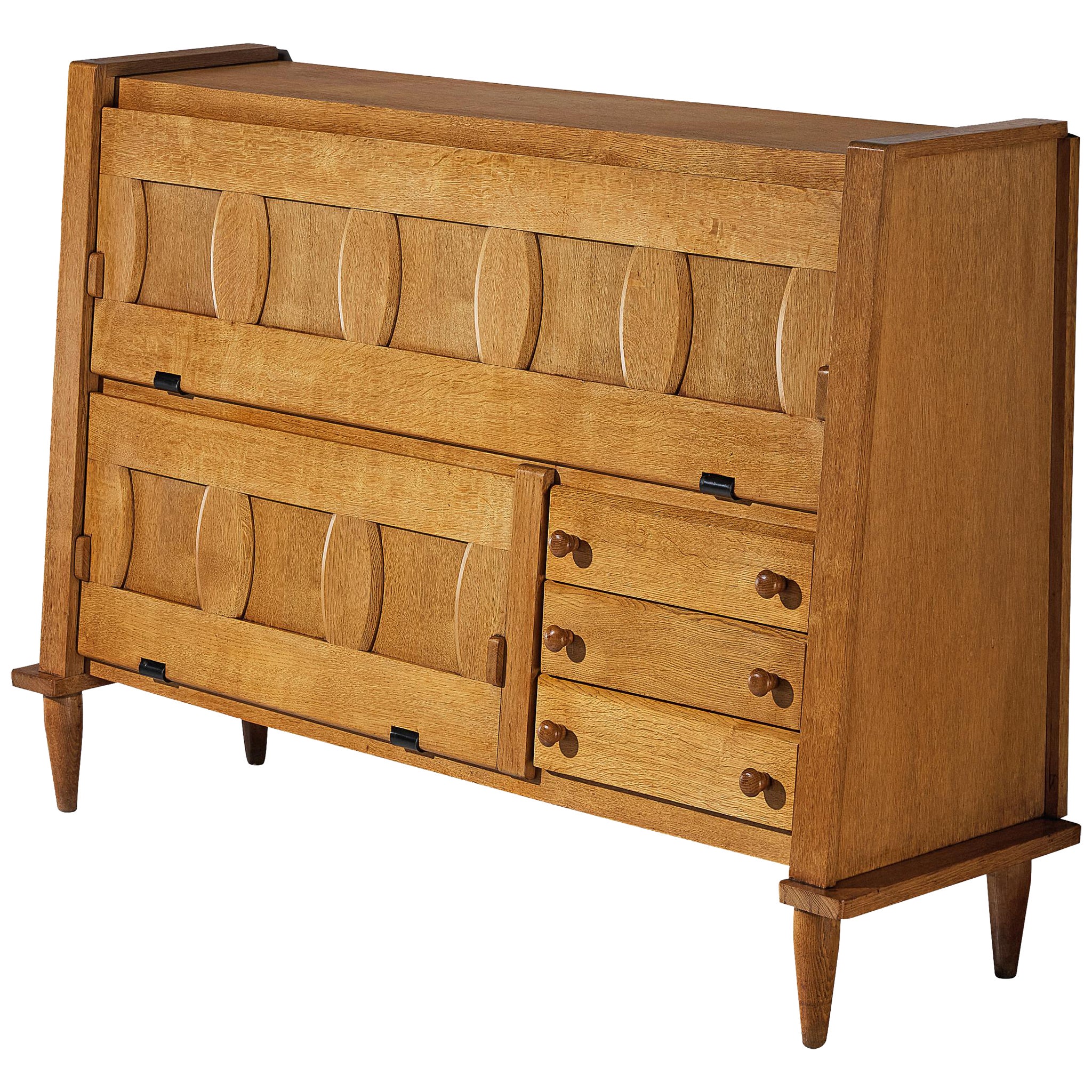 Armoire Guillerme & Chambron en chêne massif en vente