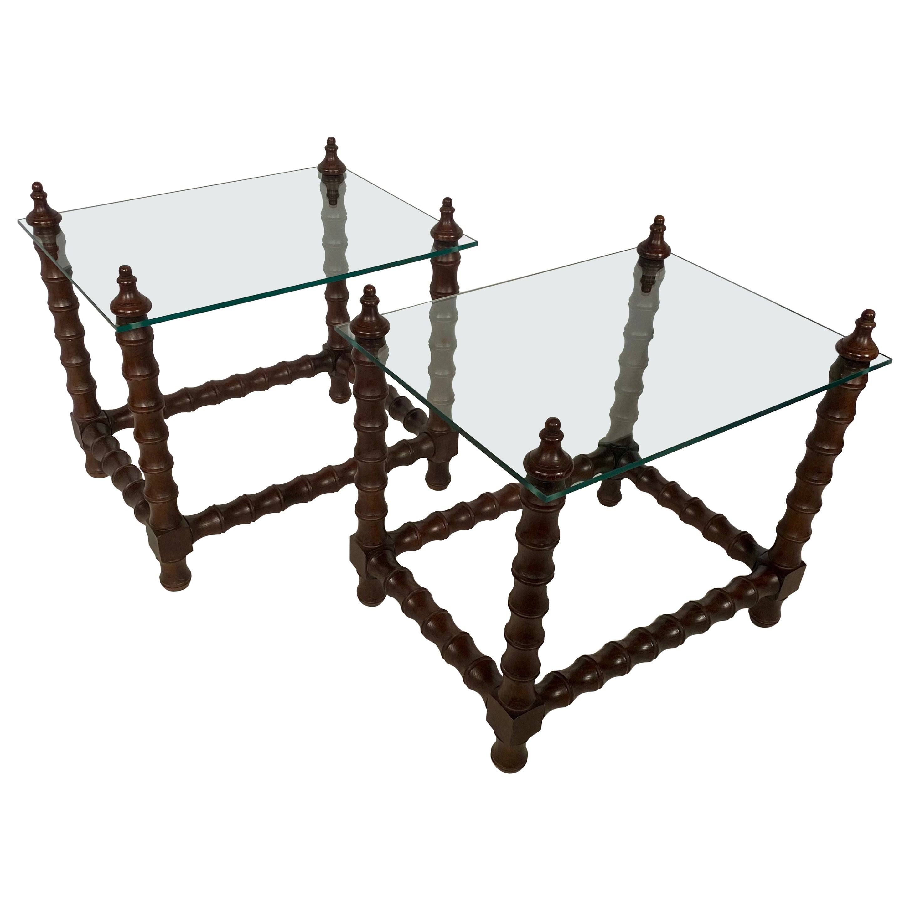 Jacobean Style Gedrehtes Holz und Glas End Tables, Paar