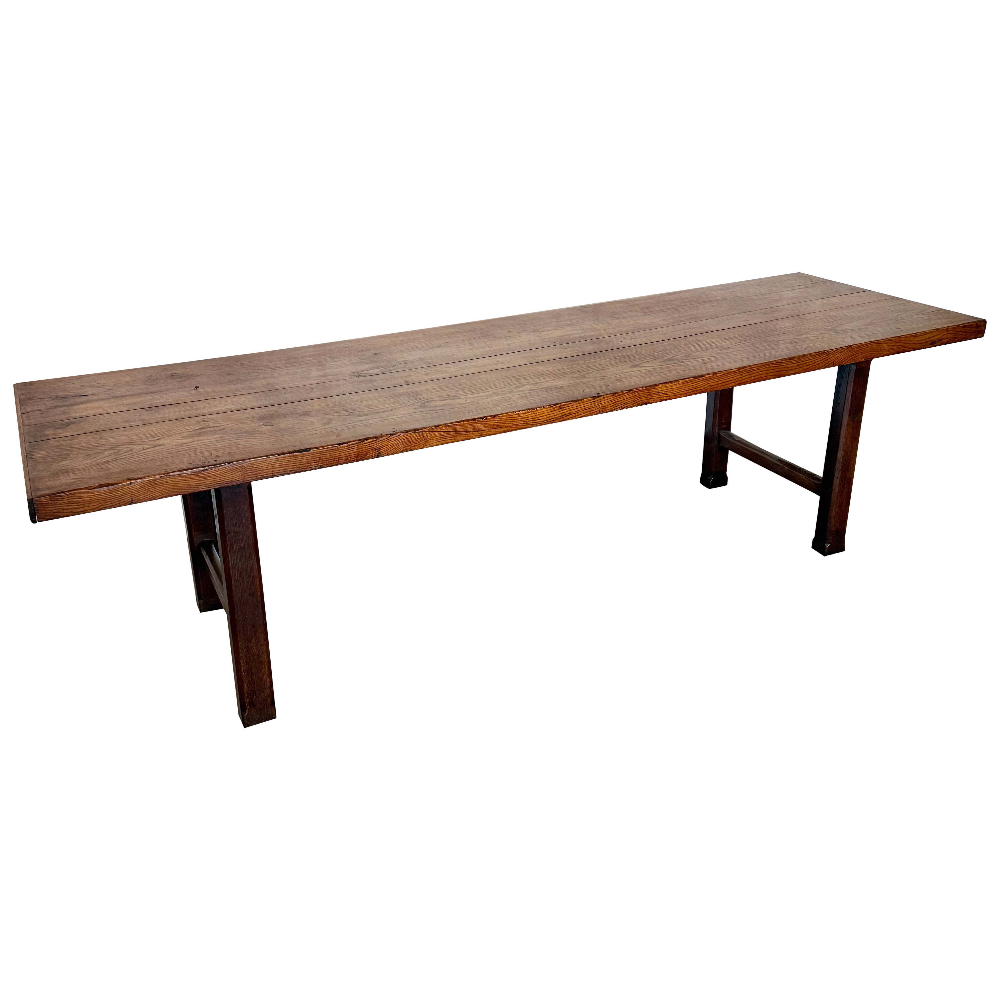 Longue table de ferme en chêne du 19e siècle
