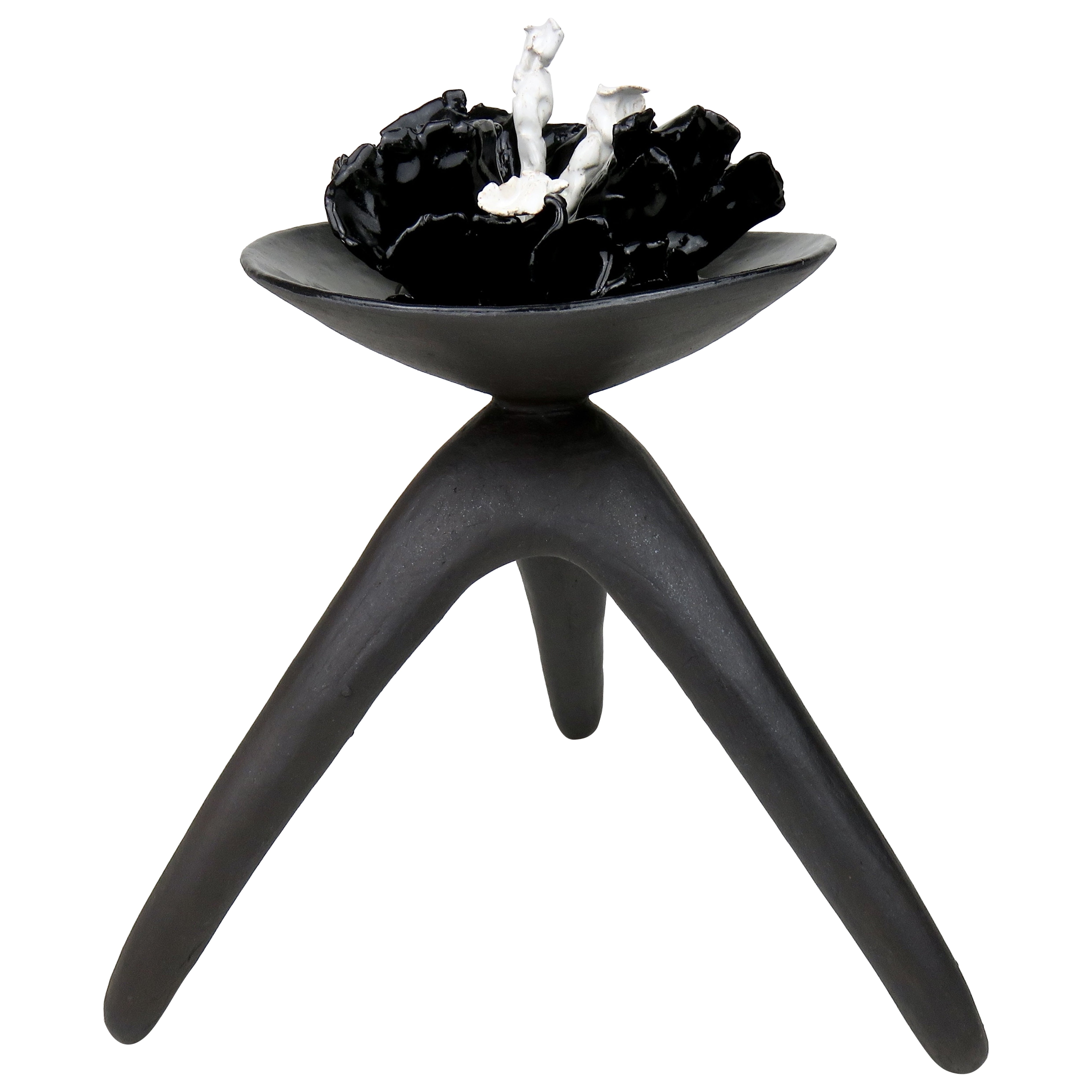 Challis in ceramica di argilla nuda con smalto nero e accenti bianchi
