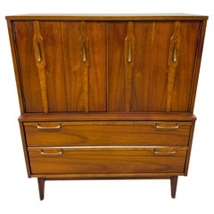 Mid-Century Modern Brasilia Style Nussbaum Hochkommode