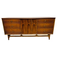 Mid-Century Modern Broyhill Brasilia Nussbaum 9-Schublade Kommode