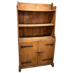 Armoire rustique ancienne des années 1850 avec quincaillerie en fer forgé