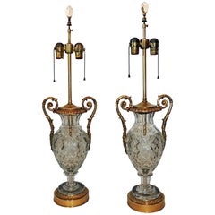 Preciosa Pareja de Lámparas Neoclásicas Francesas de Cristal Tallado Doré y Bronce Montadas en Ormolu