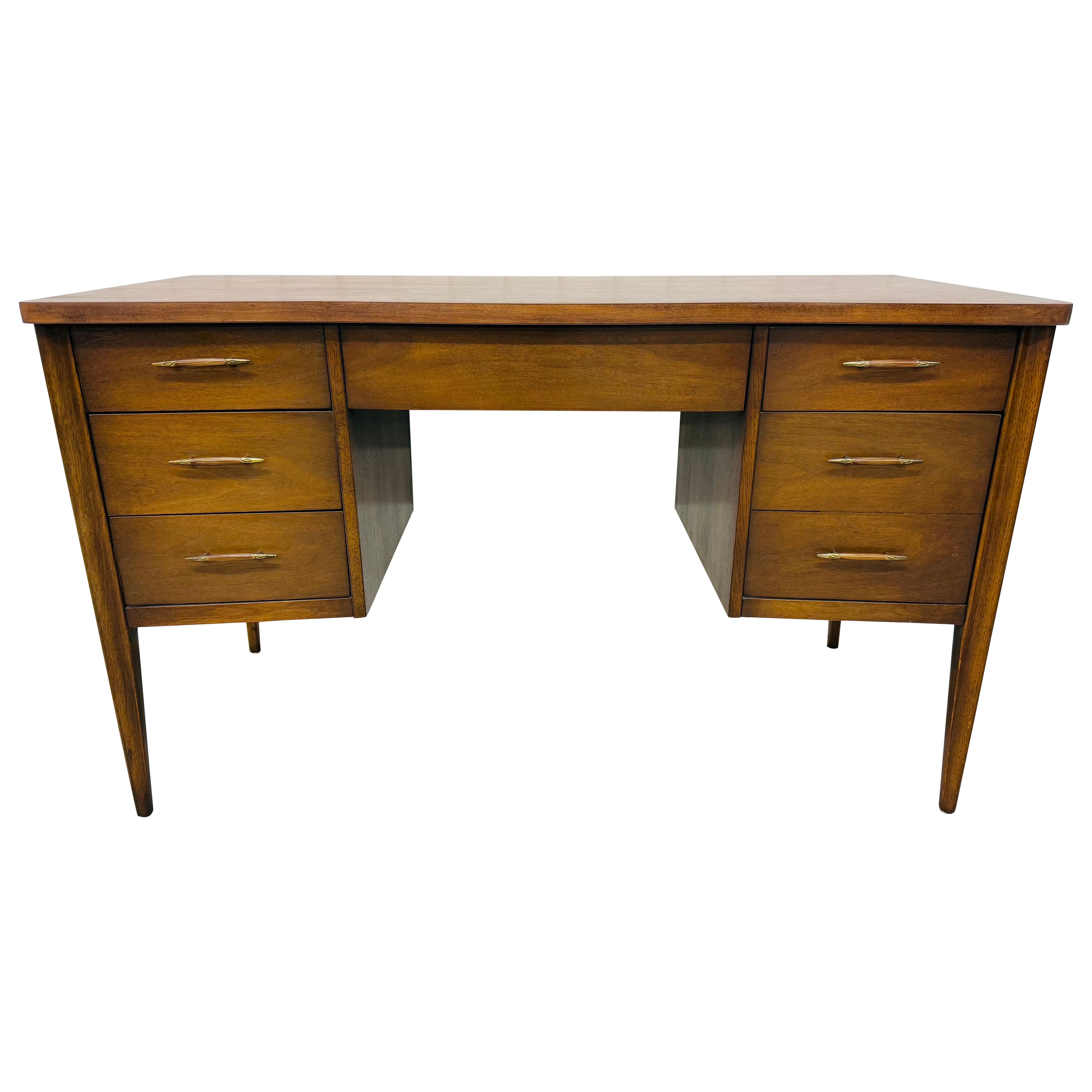 Broyhill Desk - 7 For Sale on 1stDibs | vintage broyhill Broyhill Desk - 7 For Sale on 1stDibs | vintage broyhill
