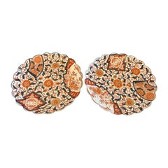 Paire d'assiettes Imari japonaises anciennes peintes à la main de qualité supérieure