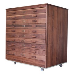 Klassische Kommode aus Nussbaumholz mit eleganten Linien - Kommode aus Nussbaumholz