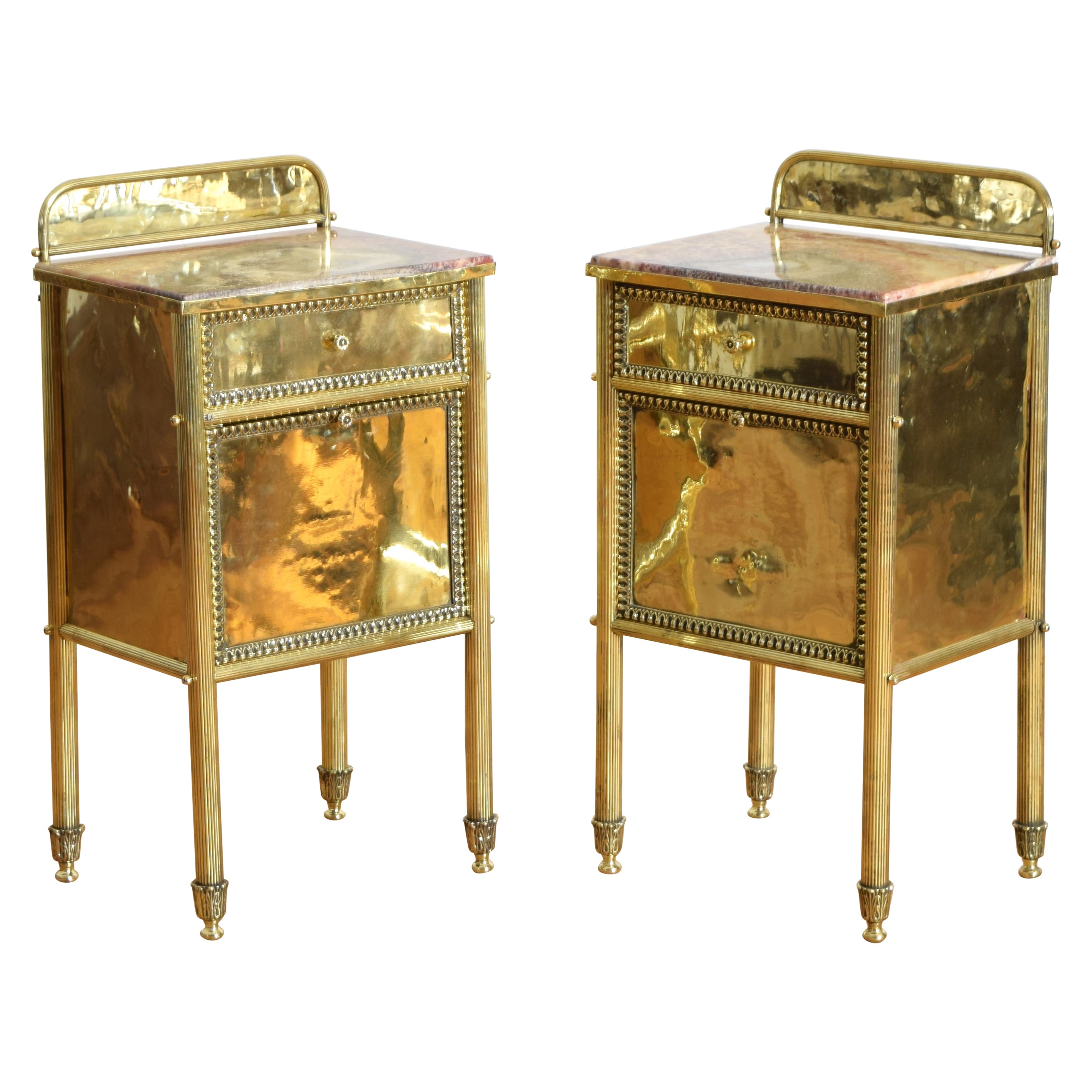 French Pair of Brass and Onyx-Top Bedside Cabinets, 2nd Quarter 20th Century For Sale
