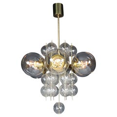 Mid-Century-Kronleuchter mit Messinghalterung und  Glaskugeln aus Glas von Preciosa, Tschechien