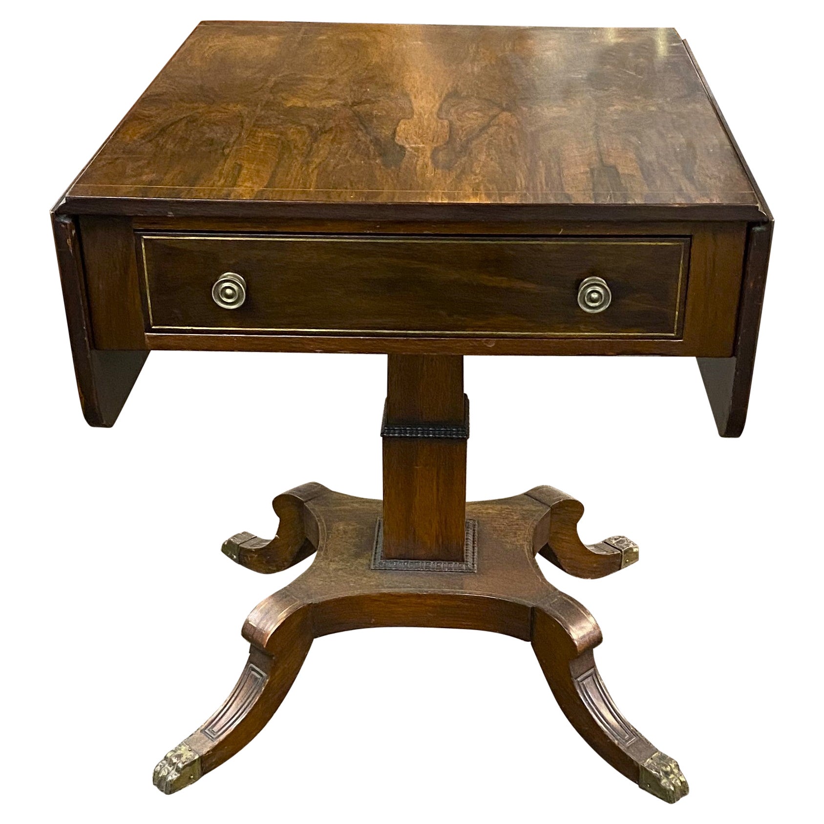 Table centrale Regency anglaise en bois de rose avec incrustation en laiton en vente