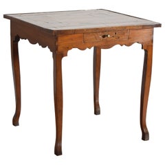 Emiliana, Tavolo da gioco a 1 cassetto in legno di noce e intarsiato, 3°q XVIII secolo