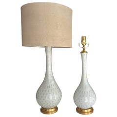 Coppia di lampade da tavolo in vetro bianco e oro di Barbini Murano