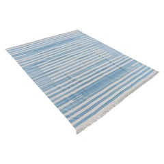 Handgefertigter flacher Baumwollteppich mit Flachgewebe, 8x10 blau-weiß gestreifter indischer Dhurrie