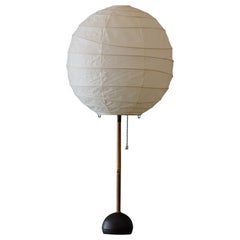 Lampada Akari di Isamu Noguchi, bambù, carta Washi