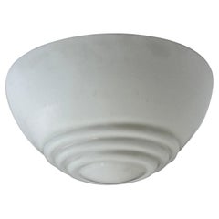 Empotrable o aplique de Cristal de Leche de Mediados de Siglo, Checoslovaquia
