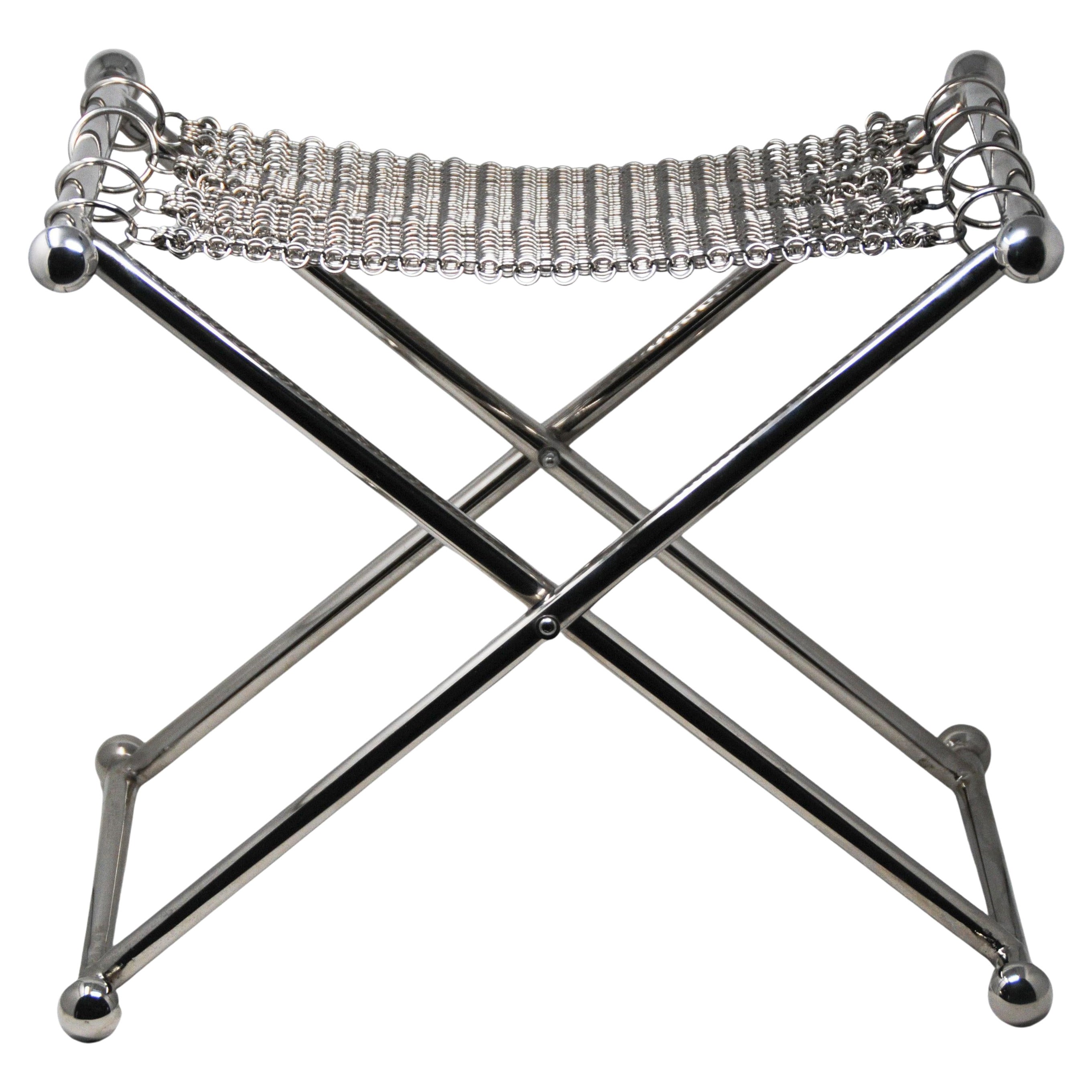 Taburete Escultural Camping Chainmail, Acabado Acero Niquelado, Malla Enlazada a Mano