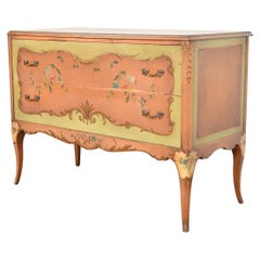 Commode ou commode provinciale française peinte de style Louis XV par Irwin