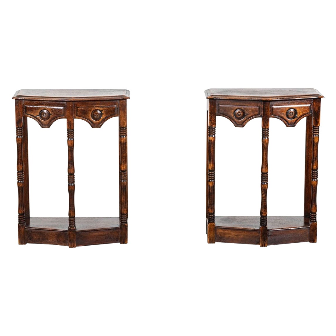 Paire de tables d'appoint en chêne anglais