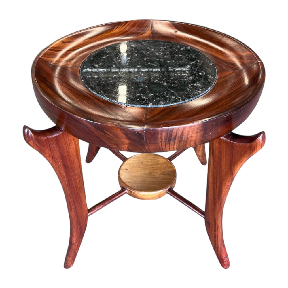 Mesa auxiliar moderna brasileña de madera dura y granito negro, Giuseppe Scapinelli