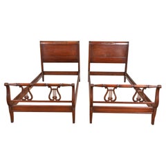 Kindel Furniture - Lits jumeaux en acajou sculpté, vers les années 1960
