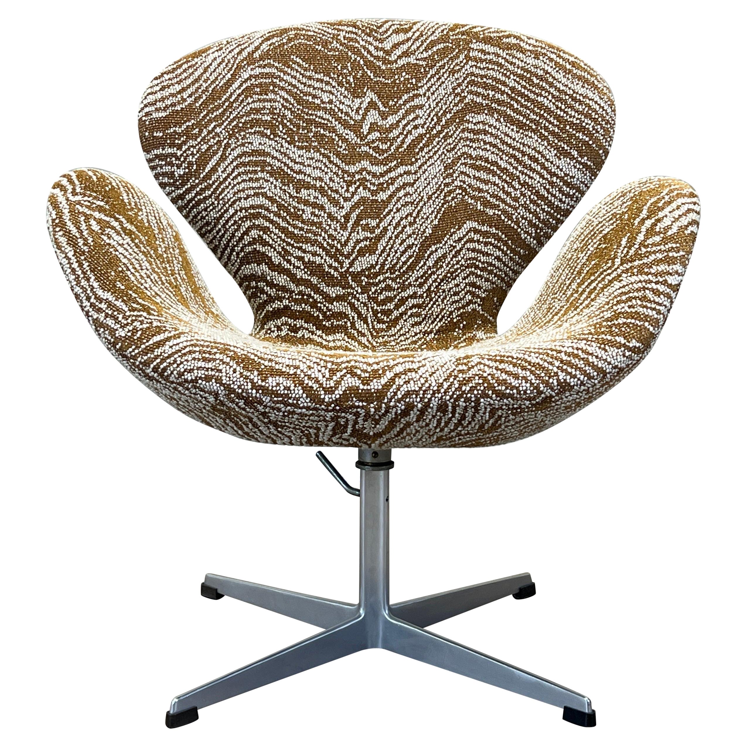 Swan Chair by Arne Jacobsen for Fritz Hansen
