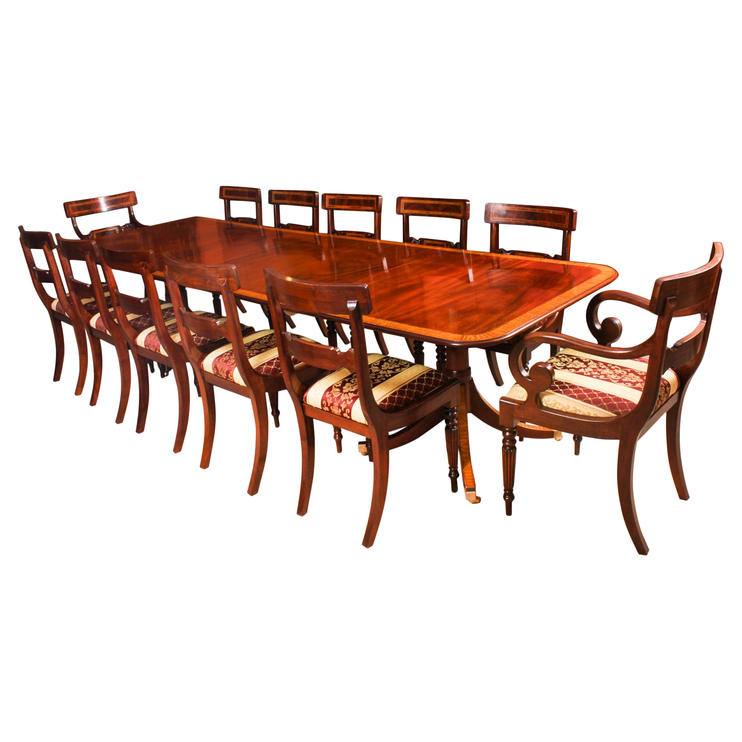 Vieille table de salle à manger Flamme en acajou avec 12 chaises 20ème siècle