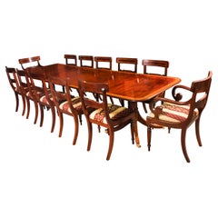 Vieille table de salle à manger Flamme en acajou avec 12 chaises 20ème siècle