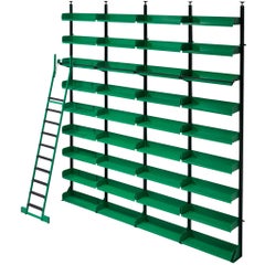 Gran Biblioteca Italiana con Escalera Integrada de Acero Lacado en Verde