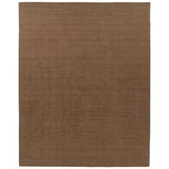 Alfombra contemporánea sobredimensionada de textura sólida en tonos marrones de Rug & Kilim
