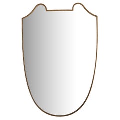 Espejo de pared italiano en forma de escudo de latón n.º 1, años 70