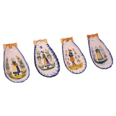 Juego de 4 Platos de loza pintada Henriot Quimper, franceses de principios del siglo XX