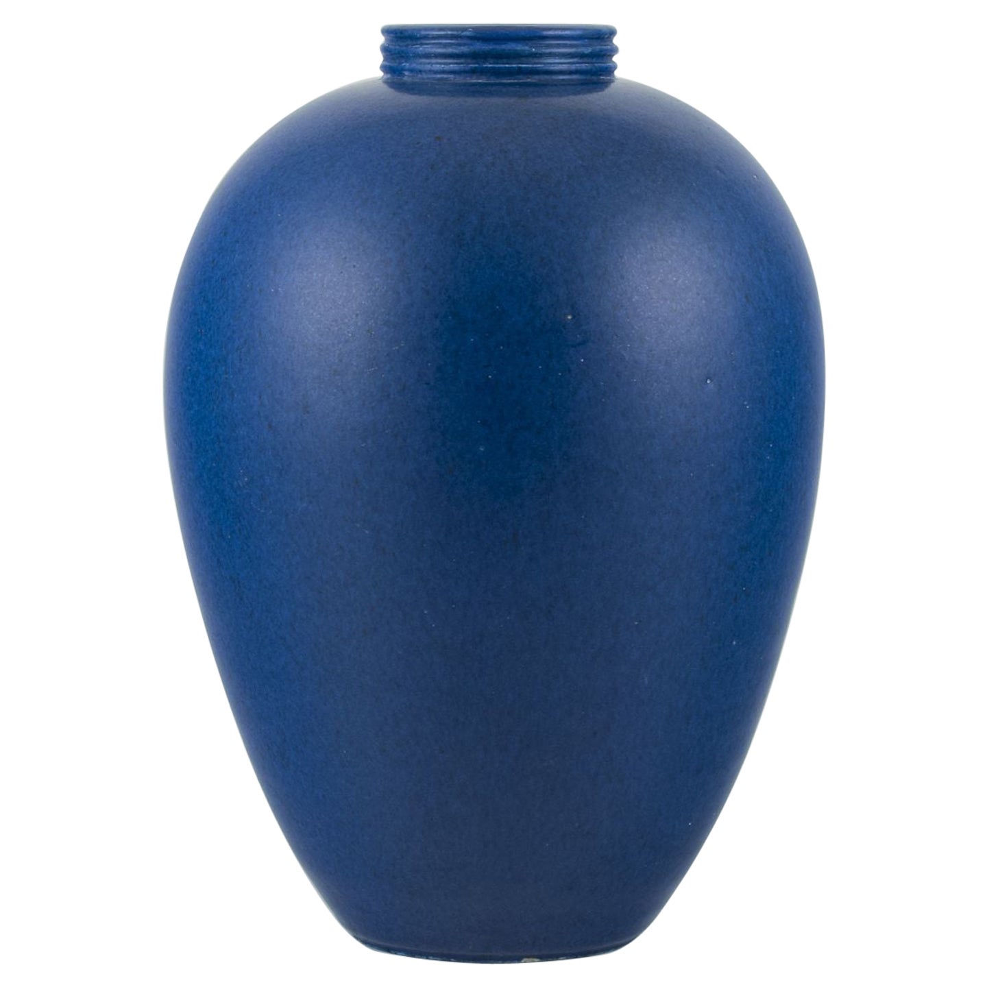 Saxbo, Danimarca. Grande e imponente vaso in ceramica con smalto blu.