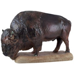 Kuno Norvark para Bing y Grondahl. Colosal y rara estatuilla de un bisonte.