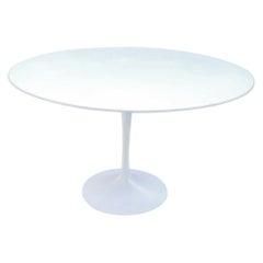 A round 'Tulipe' for Eero Saarinen circa 1980 Knoll
