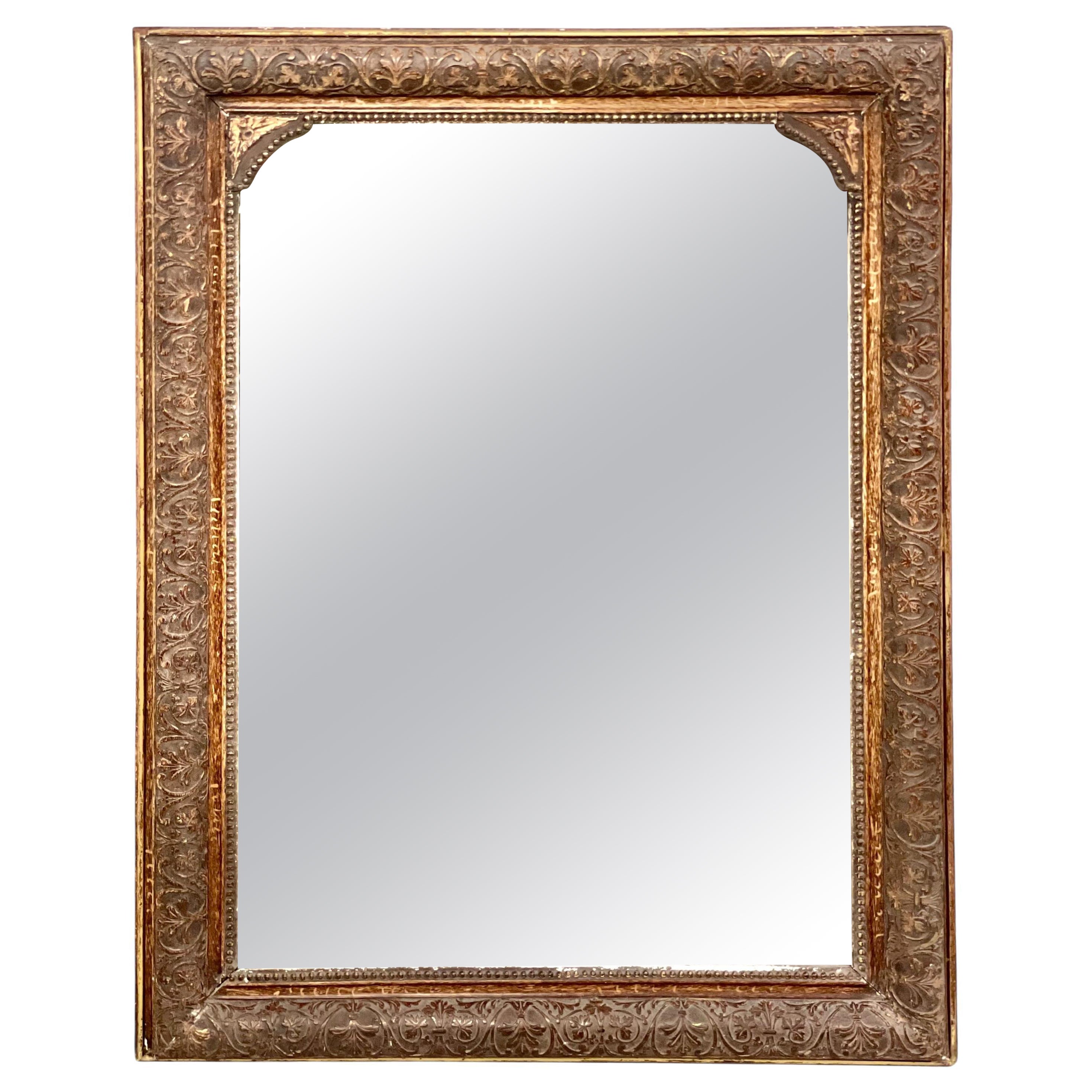 Miroir en bois doré patiné avec cadre sculpté orné, 19e siècle