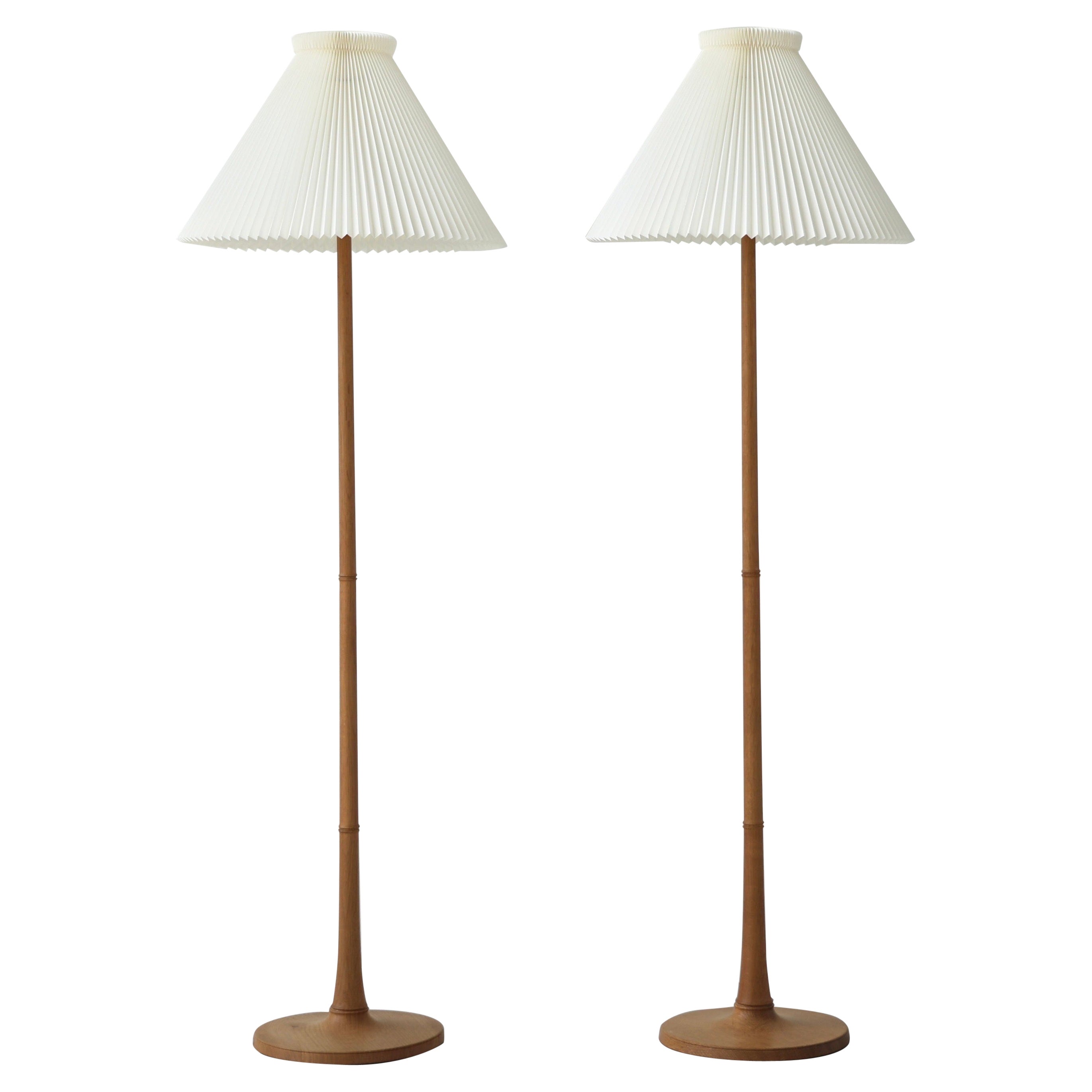 Ensemble de lampadaires en Oak Wood par Esben Klint pour Le Klint, années 1970, Danemark en vente