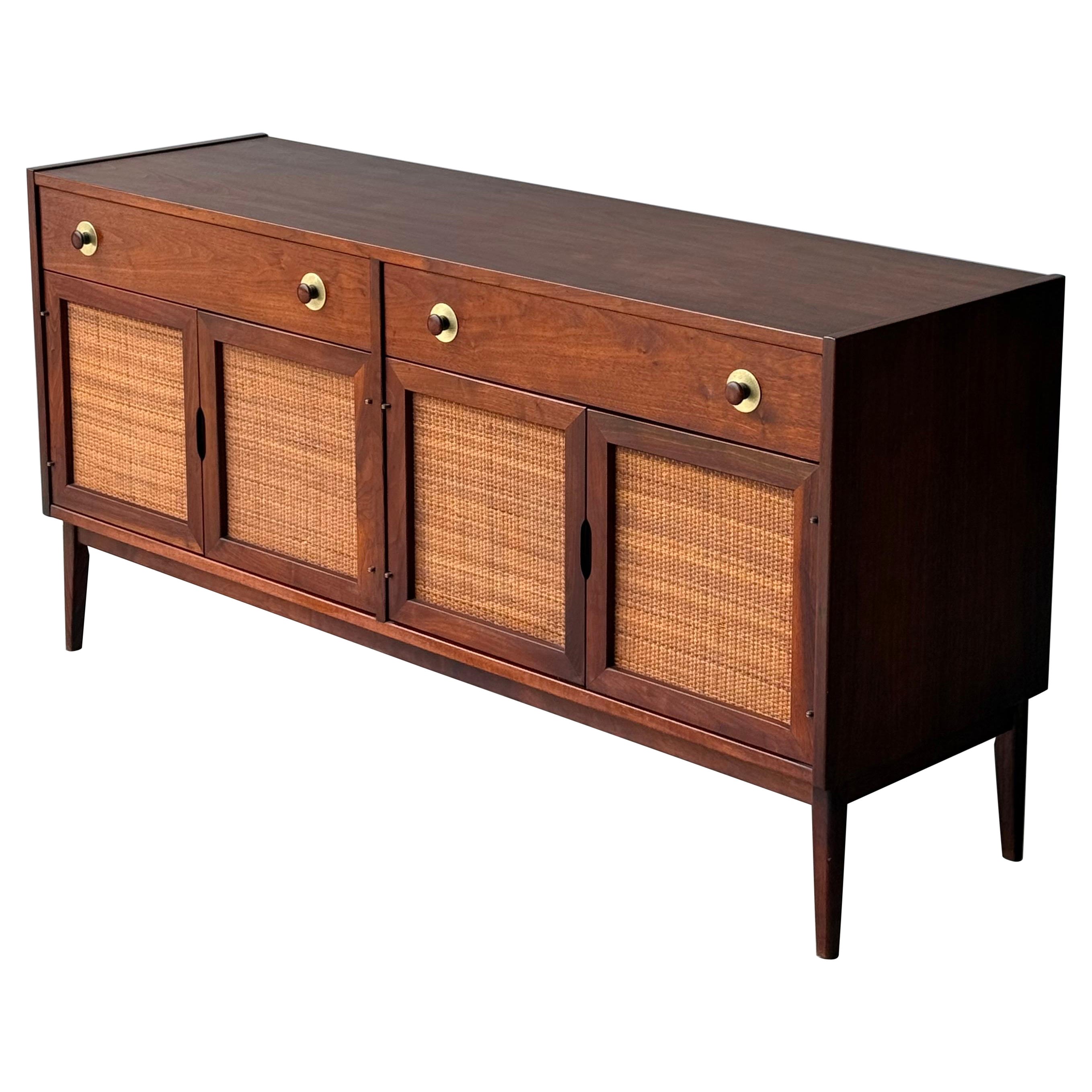 What is the difference between mid-century and mid-century modern?