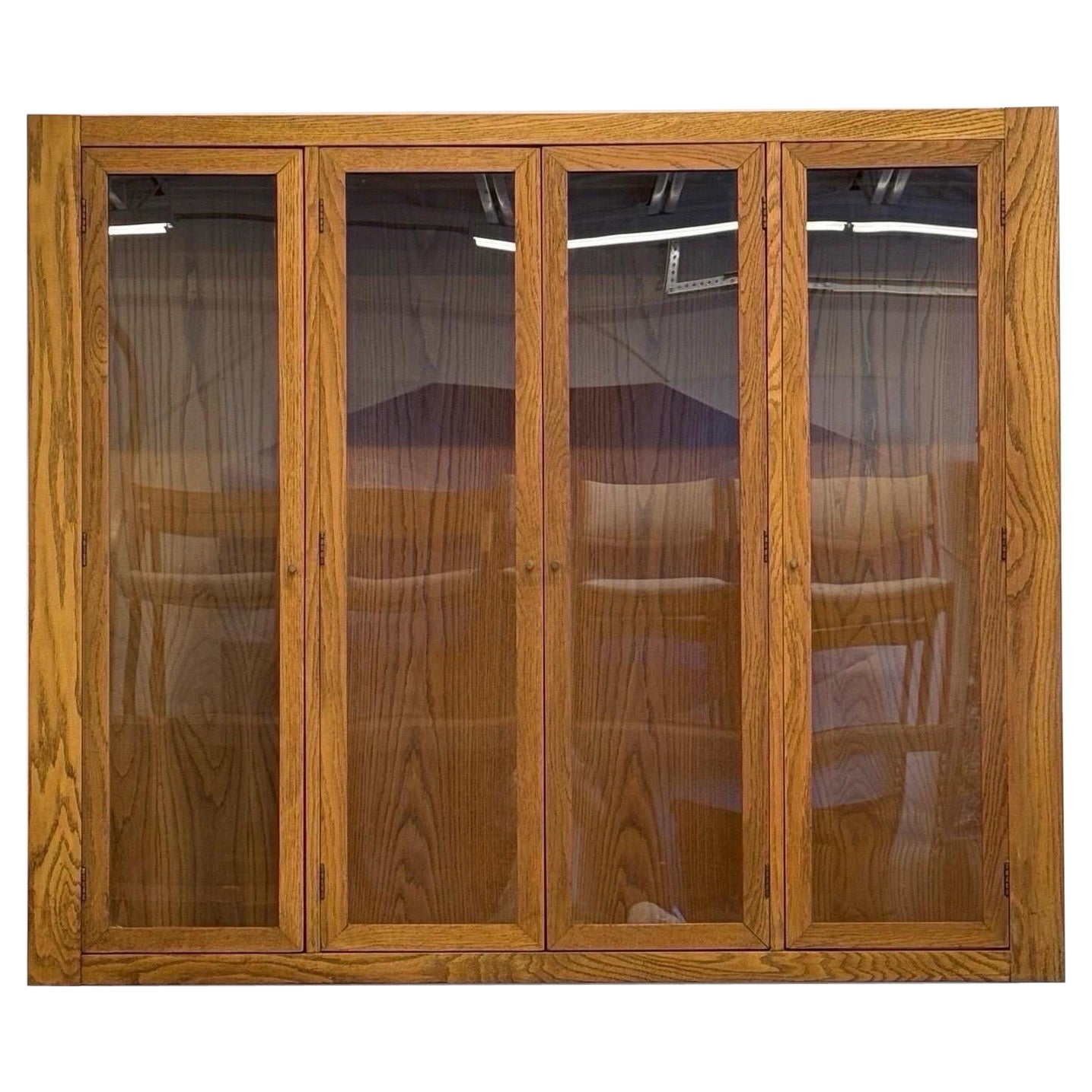Armoire en chêne et verre du milieu du siècle