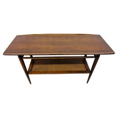 Mesa de sofá moderna de mediados de siglo de nogal y caña
