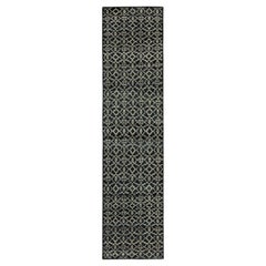 Corredor contemporáneo de Rug & Kilim en enrejado negro, azul y blanco